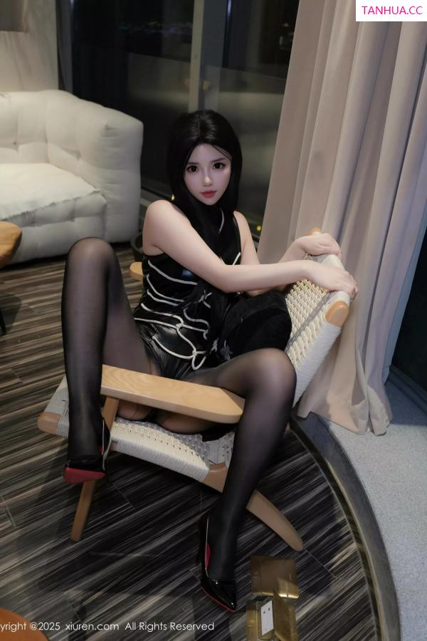   [XiuRen]高清写真图 2025.05.20 No.10299 沐言妍妍酱～ 魅惑黑丝第19张图片